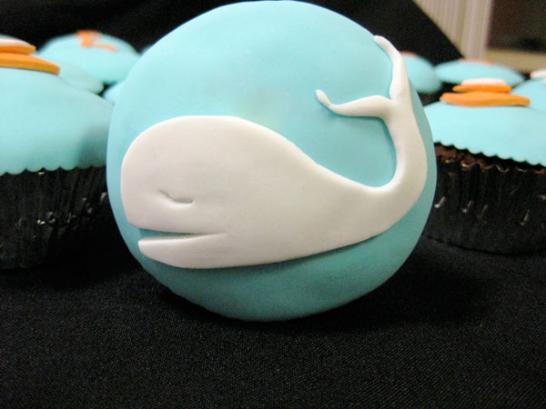 Fail Whale cup cake
